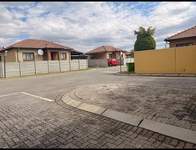 3 BEDROOM HOUSE FOR SALE IN WATERVAL EAST